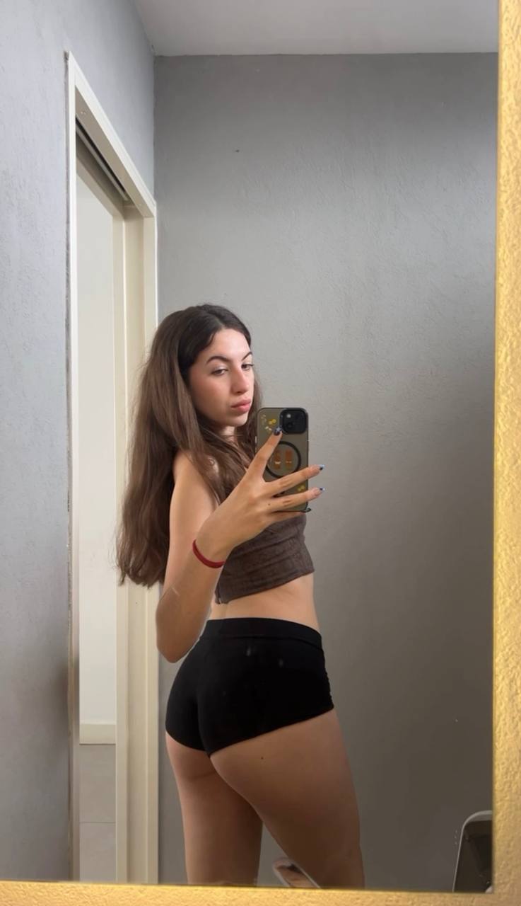 Amber in her underwear in Philadelphia