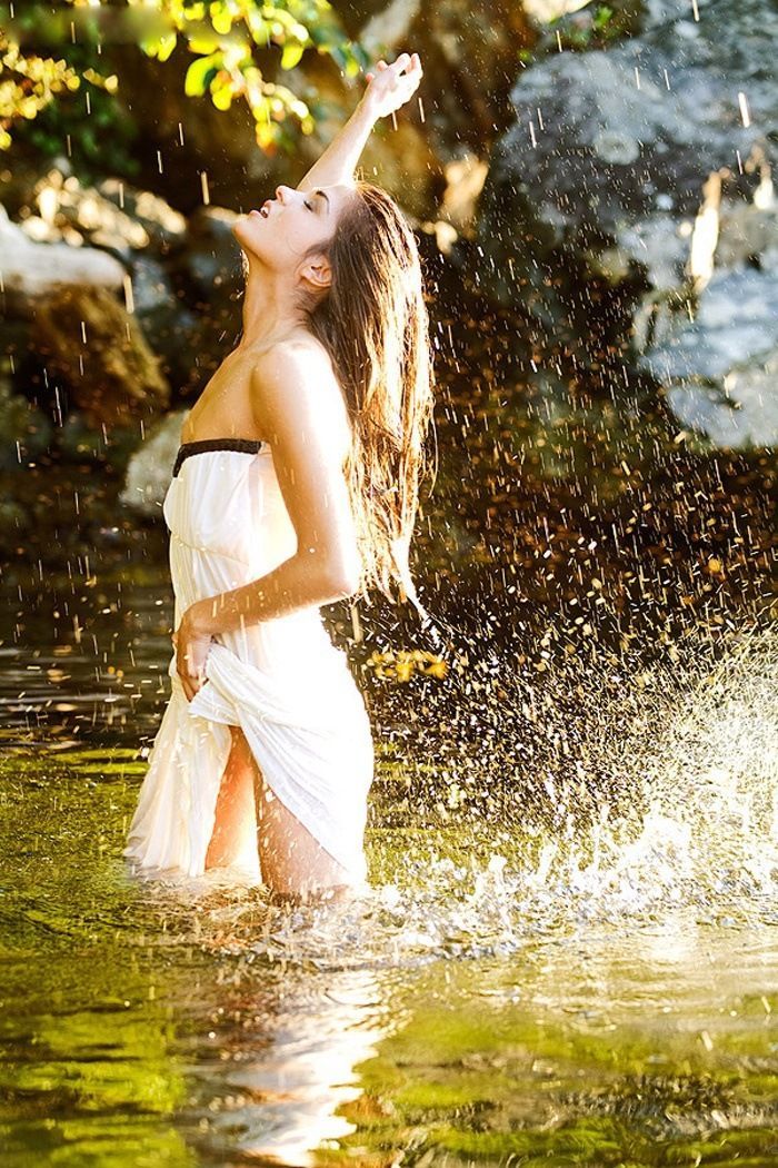 Marie Avgeropoulos in Philadelphia