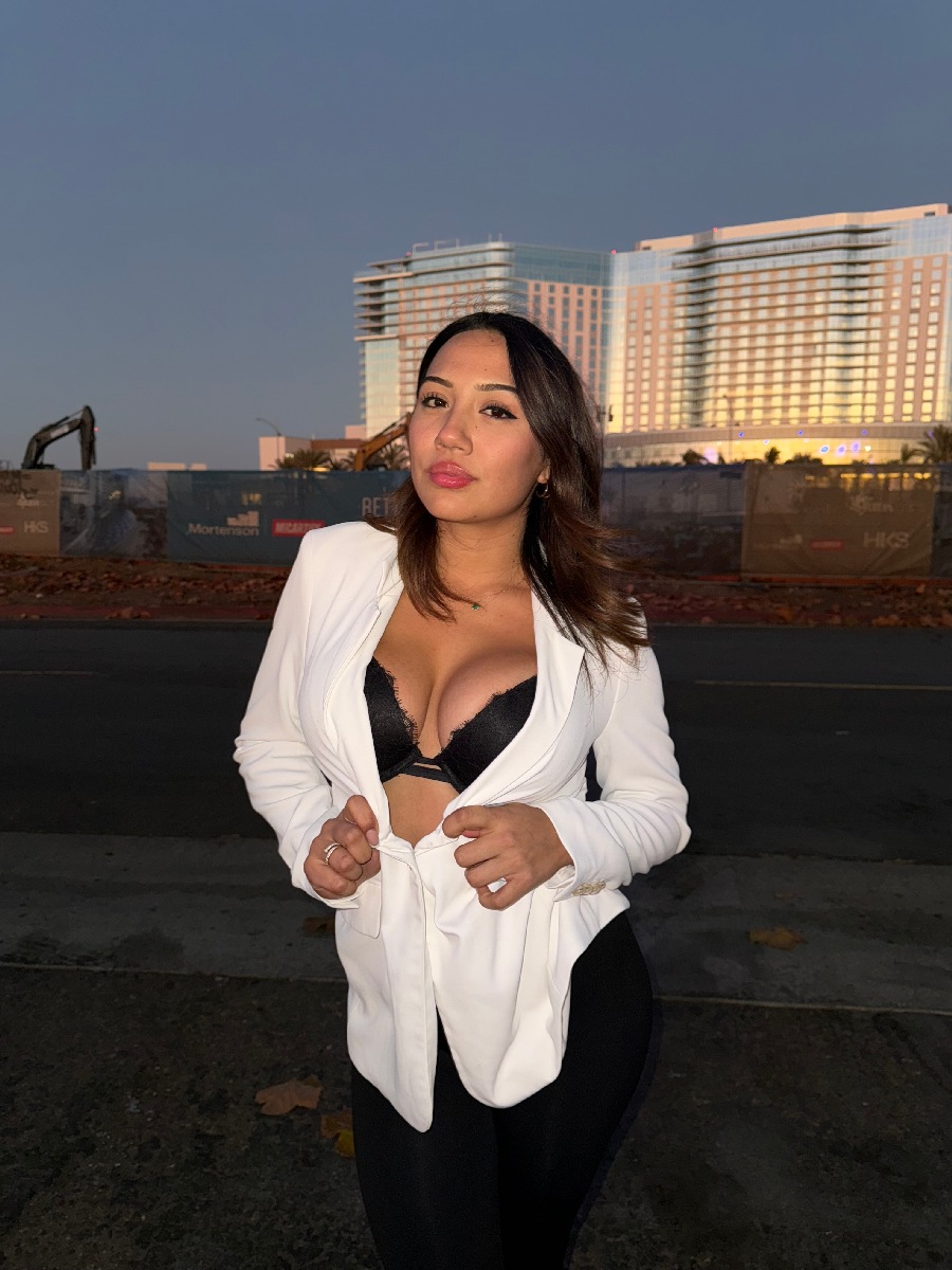 Take a pause and enjoy Ali Cruz — streaming from Philadelphia