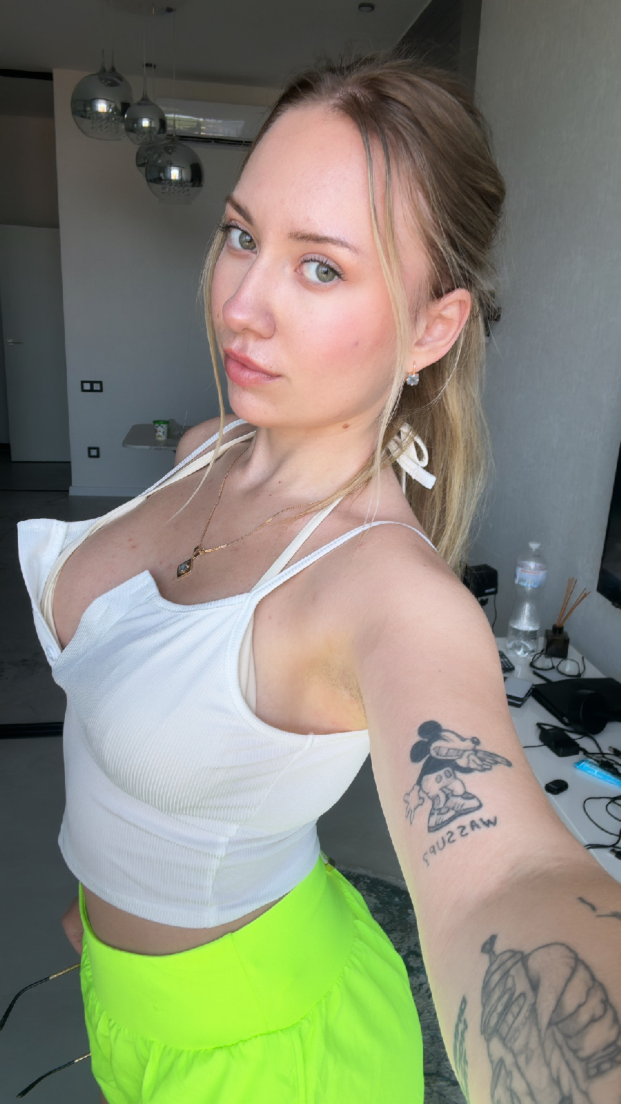 KateV in her underwear in Philadelphia