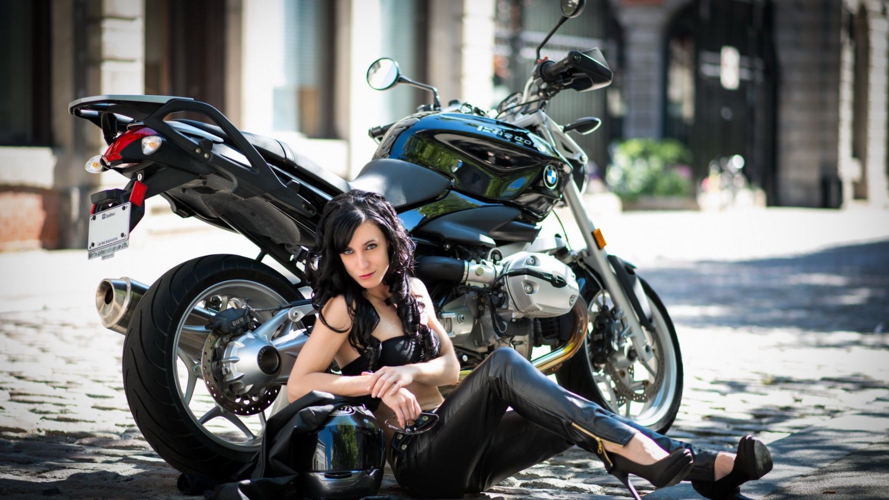 Fresh photos, fresh mood — European women on bikes online in Philadelphia