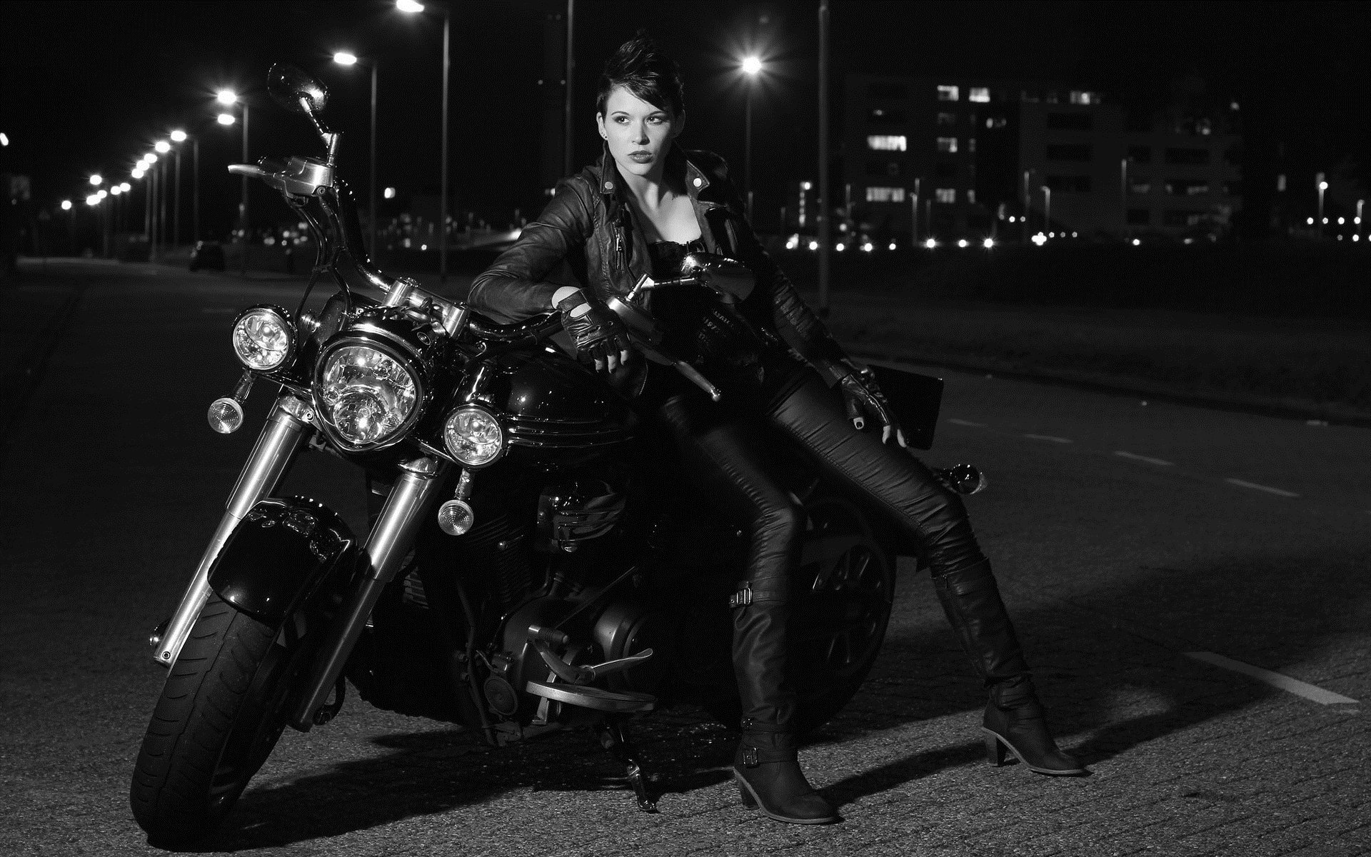 Photo Beautiful girls and motorcycles in Philadelphia