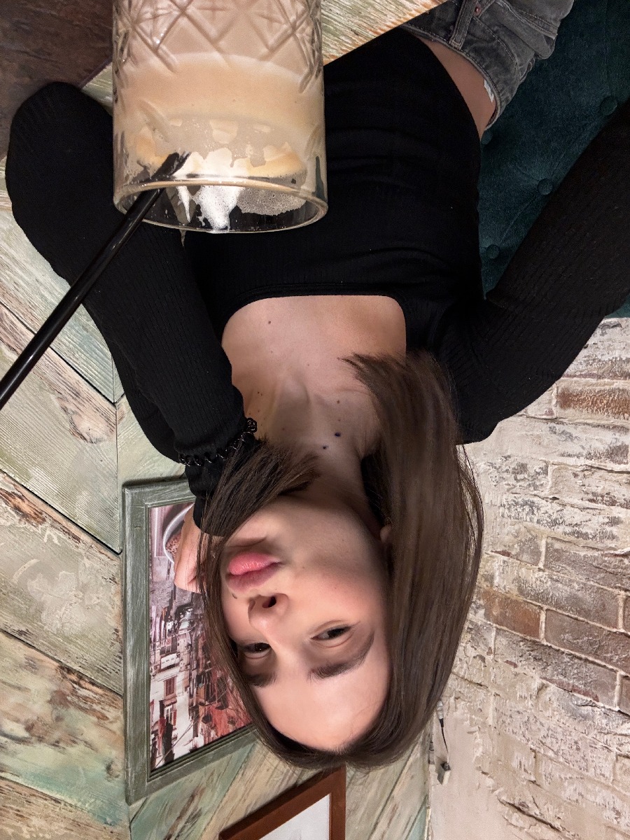 Fresh photos, fresh mood — Tina online in Philadelphia